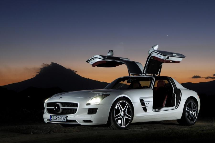  Mercedes-Benz SLS AMG White 2011 года  (фото 17 из 29)